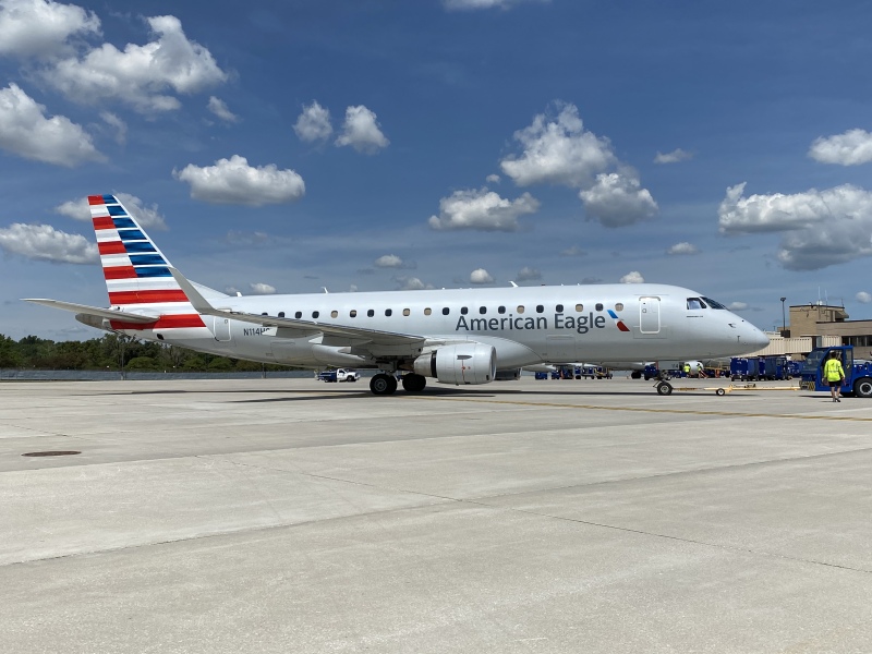 Photo of N114HQ - American Airlines Embraer E175 at OMA on AeroXplorer Aviation Database