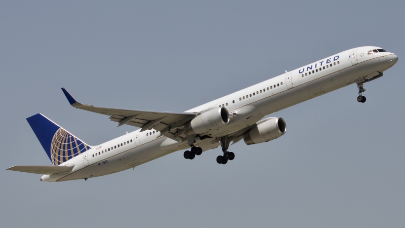 Photo of N75851 - United Airlines Boeing 757-300 at IAH on AeroXplorer Aviation Database