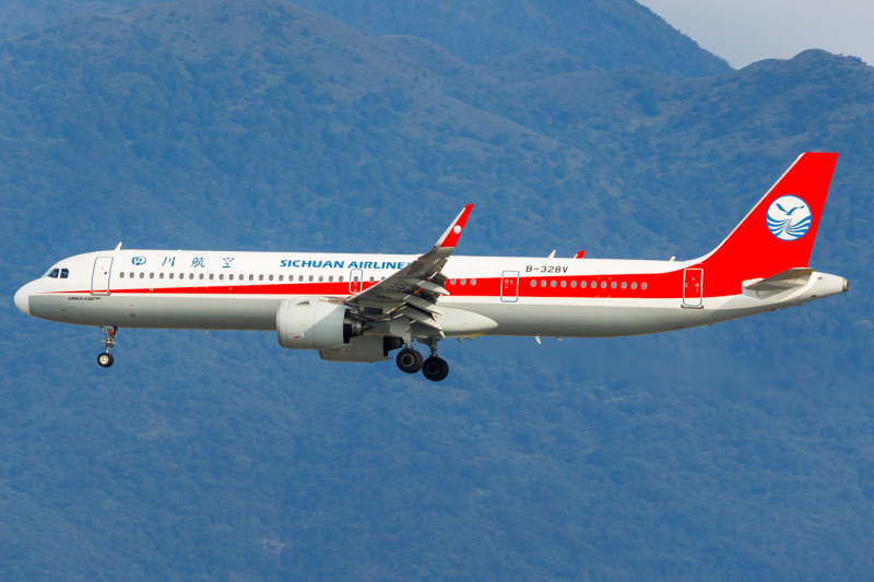 Photo of B-328V - Sichuan Airlines Airbus A321NEO at HKG on AeroXplorer Aviation Database