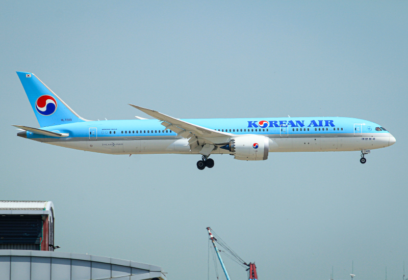 Photo of HL7209 - Korean Air Boeing 787-9 at HKG on AeroXplorer Aviation Database