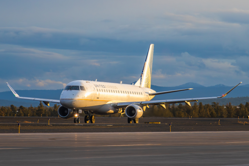Photo of N133SY - United Express Embraer E175 at RDM on AeroXplorer Aviation Database