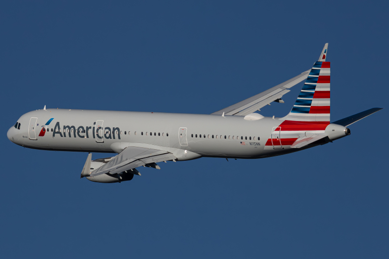 Photo of N115NN - American Airlines Airbus A321-200 at CLT on AeroXplorer Aviation Database