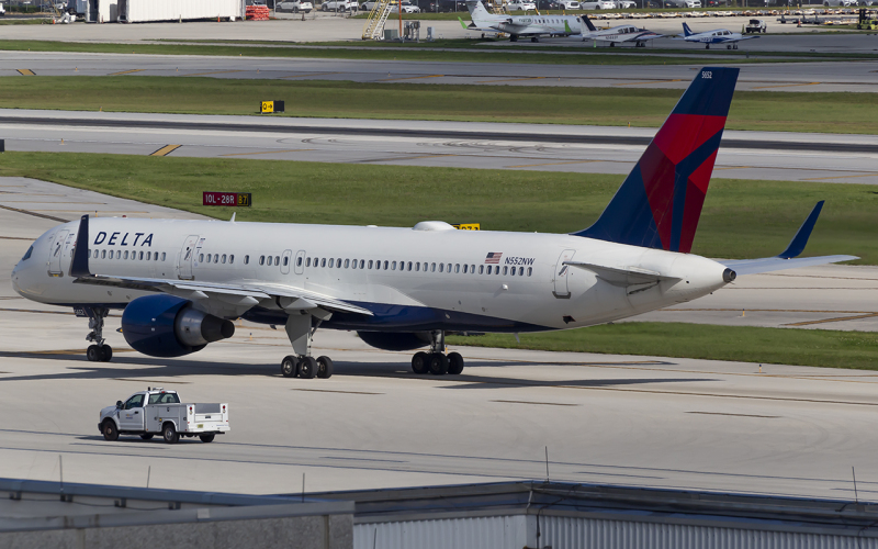 Photo of N552NW - Delta Airlines Boeing 757-200 at FLL on AeroXplorer Aviation Database