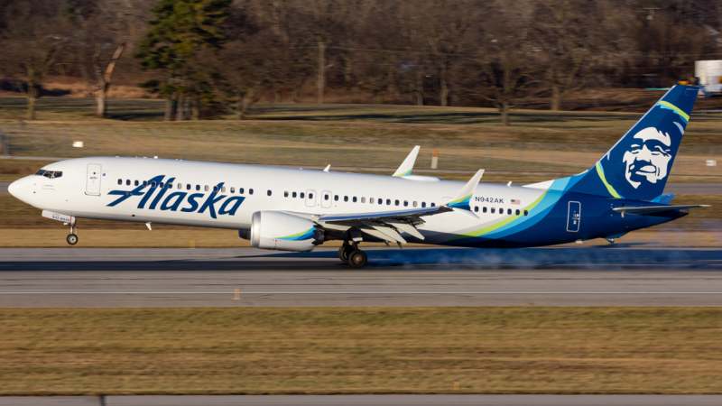 Photo of N942AK - Alaska Airlines Boeing 737 MAX 9 at CMH on AeroXplorer Aviation Database