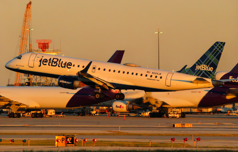 Photo of N324JB - JetBlue Airways Embraer E190 at ORD on AeroXplorer Aviation Database