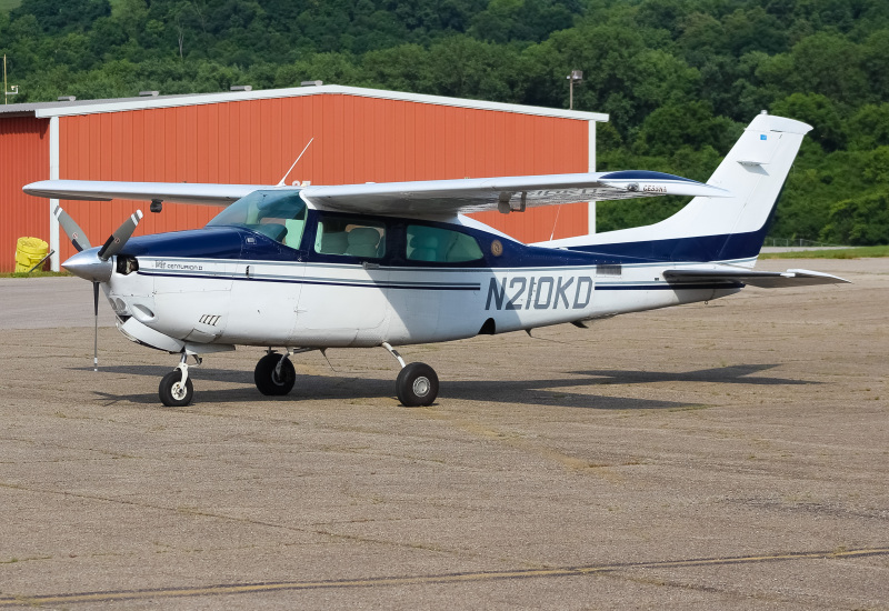 Photo of N210KD - PRIVATE  Cessna 210 at LUK on AeroXplorer Aviation Database