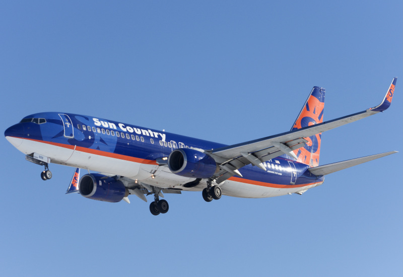 Photo of N809SY - Sun Country Airlines Boeing 737-800 at GRB on AeroXplorer Aviation Database