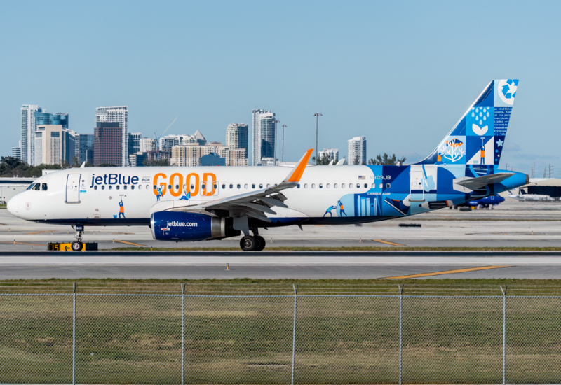 Photo of N809JB - JetBlue Airways Airbus A320 at FLL  on AeroXplorer Aviation Database