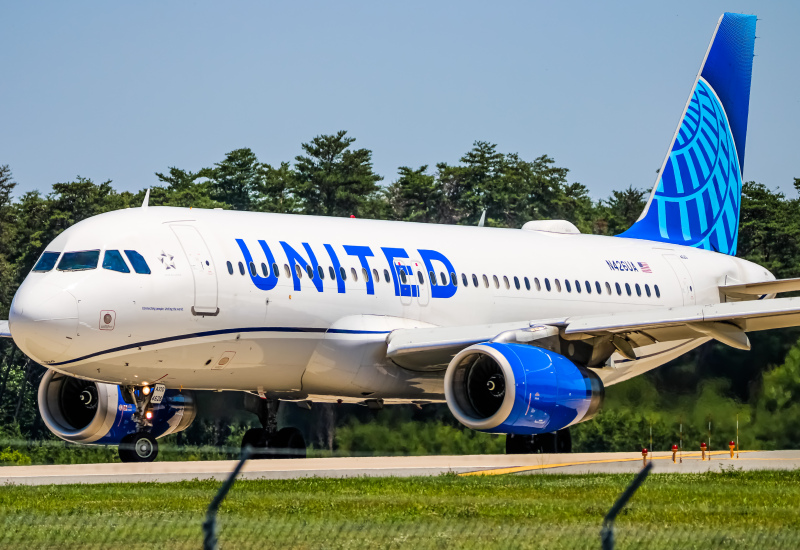 Photo of N426UA - United Airlines Airbus A320 at BWI on AeroXplorer Aviation Database