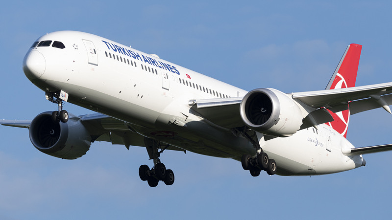Turkish Airlines Boeing 787 Landing