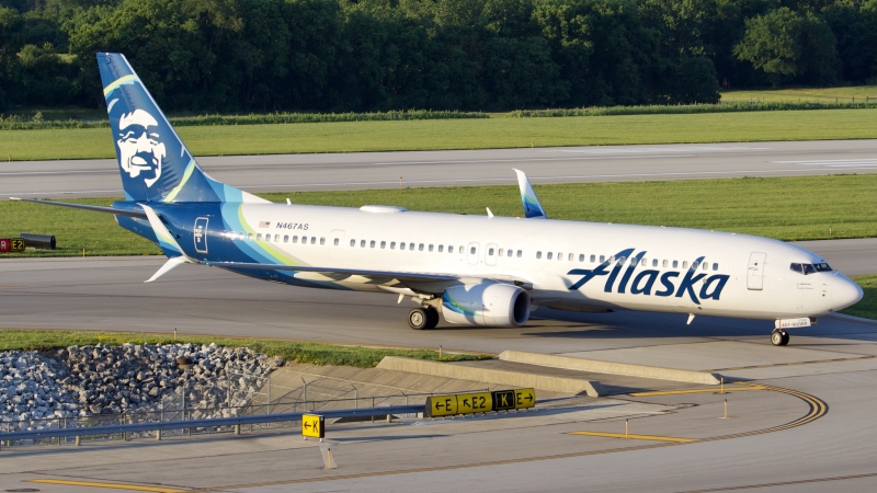 Photo of N467AS - Alaska Airlines Boeing 737-900ER at CMH on AeroXplorer Aviation Database
