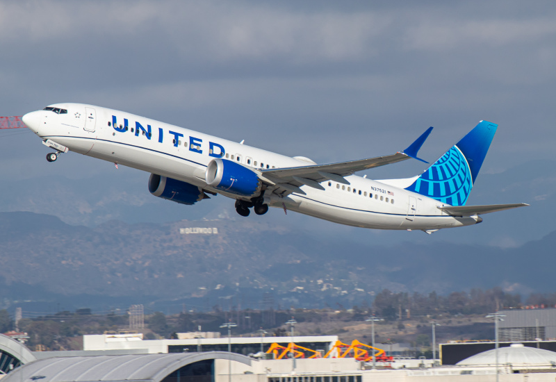 Photo of N37521 - United Airlines Boeing 737 MAX 9 at LAX on AeroXplorer Aviation Database