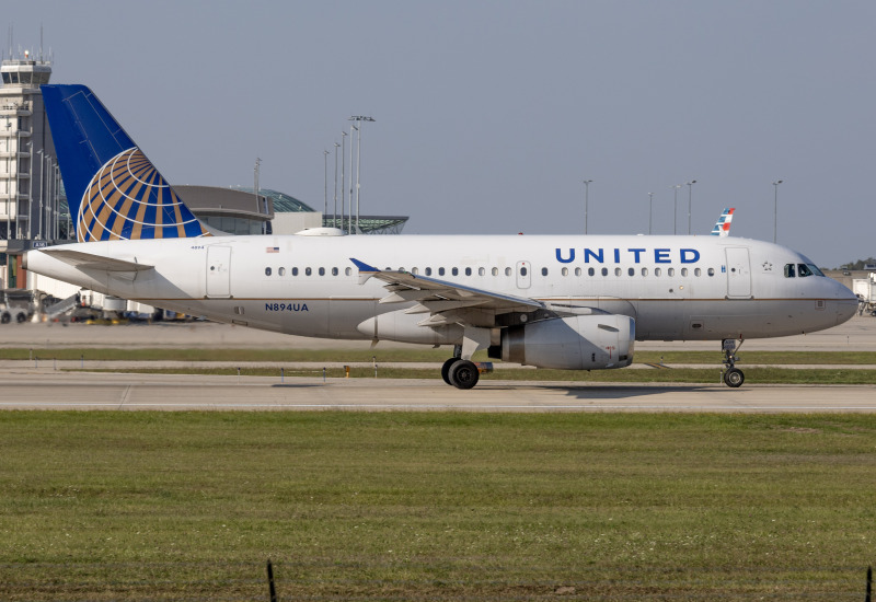 Photo of N894UA - United Airlines Airbus A319 at GRR on AeroXplorer Aviation Database