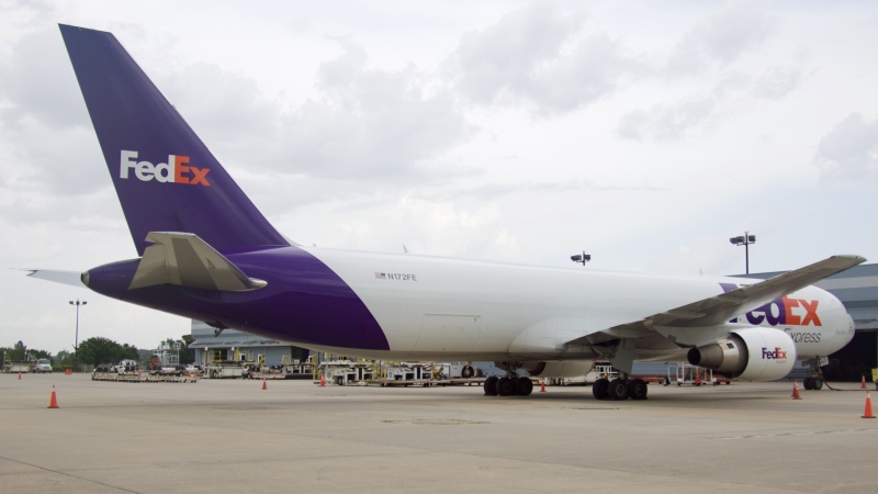 Photo of N172FE - FedEx Boeing 767-300F at IAH on AeroXplorer Aviation Database