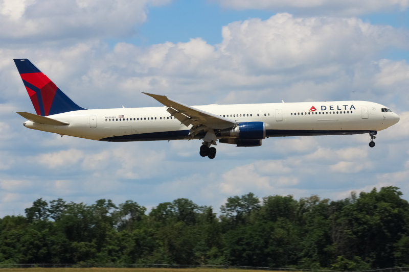 Photo of N839MH - Delta Airlines Boeing 767-400 at CVG on AeroXplorer Aviation Database