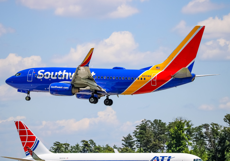 Photo of N215WN - Southwest Airlines Boeing 737-700 at BWI on AeroXplorer Aviation Database