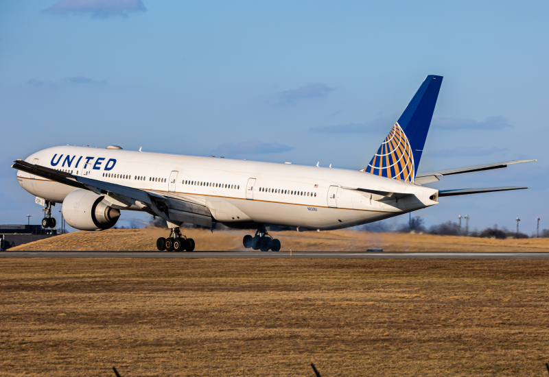 Photo of N2331U - United Airlines Boeing 777-300ER at BWI on AeroXplorer Aviation Database