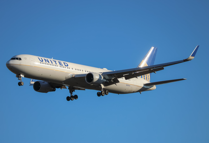 Photo of N669UA - United Airlines Boeing 767-300 at IAD on AeroXplorer Aviation Database