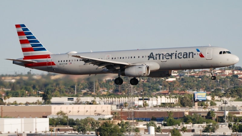 Photo of N537UW - American Airlines Airbus A321-200 at PHX on AeroXplorer Aviation Database