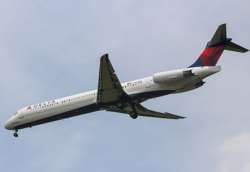 Photo of N991DL - Delta Airlines McDonnell Douglas MD-88 at IAD on AeroXplorer Aviation Database