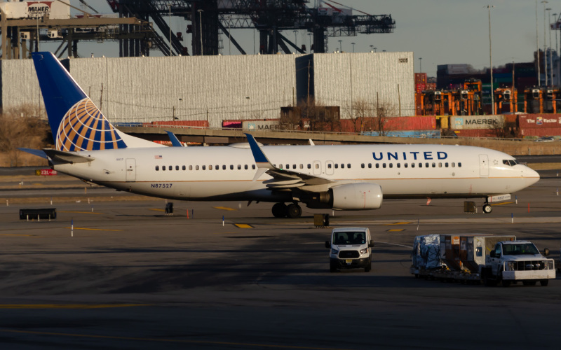 Photo of N87527 - United Airlines Boeing 737-800 at EWR on AeroXplorer Aviation Database