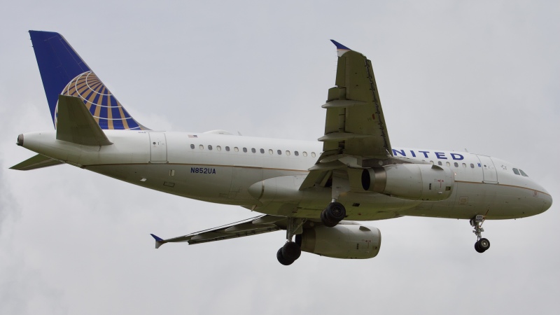 Photo of N852UA - United Airlines Airbus A319 at IAH on AeroXplorer Aviation Database