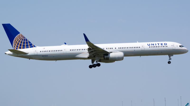 Photo of N57868 - United Airlines Boeing 757-300 at ORD on AeroXplorer Aviation Database