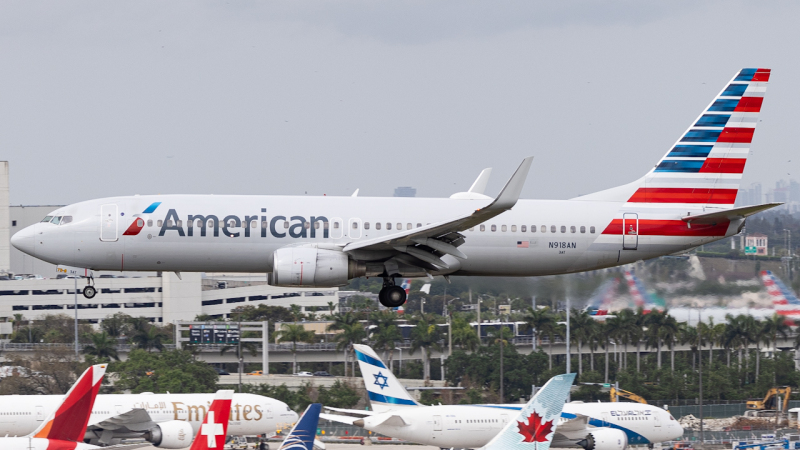 Photo of N918AN - American Airlines Boeing 737-800 at MIA on AeroXplorer Aviation Database