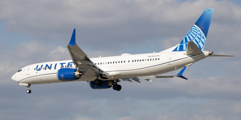 Photo of N37523 - United Airlines Boeing 737 MAX 9 at BWI on AeroXplorer Aviation Database