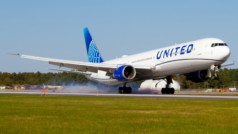 Photo of N66051 - United Airlines Boeing 767-400ER at IAD on AeroXplorer Aviation Database