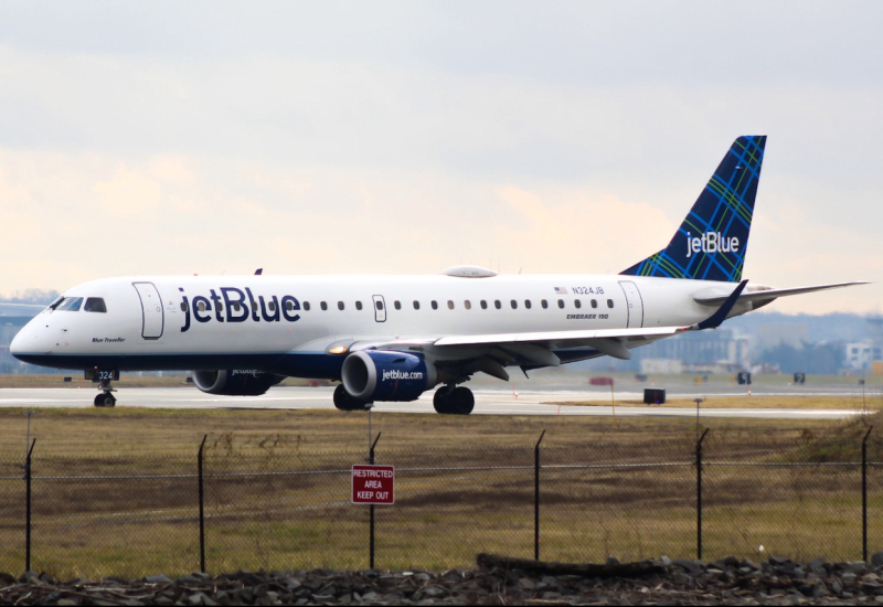 Photo of N324JB - JetBlue Airways Embraer E190 at DCA on AeroXplorer Aviation Database