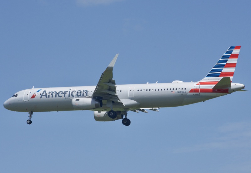 Photo of N908AA - American Airlines Airbus A321-200 at MCO on AeroXplorer Aviation Database