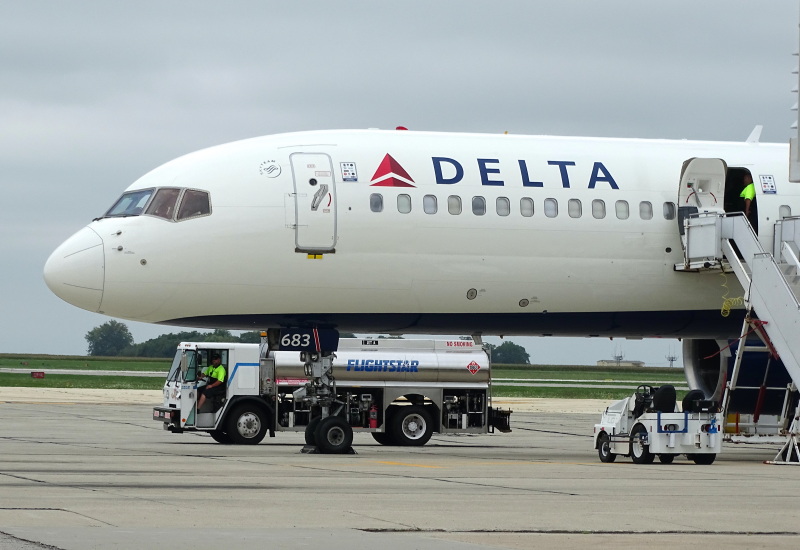 Photo of N683DA - Delta Airlines Boeing 757-200 at CMI on AeroXplorer Aviation Database