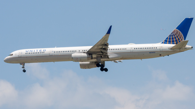 Photo of N57870 - United Airlines Boeing 757-300 at IAH on AeroXplorer Aviation Database