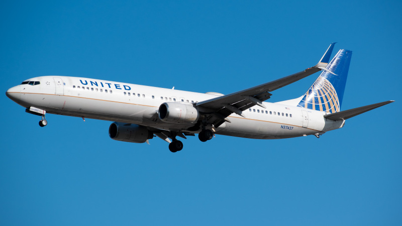 Photo of N37427 - United Airlines Boeing 737-900ER at MCO on AeroXplorer Aviation Database