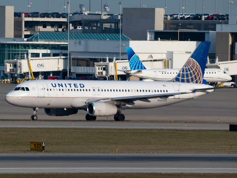 Photo of N437UA - United Airlines Airbus A320 at CVG on AeroXplorer Aviation Database