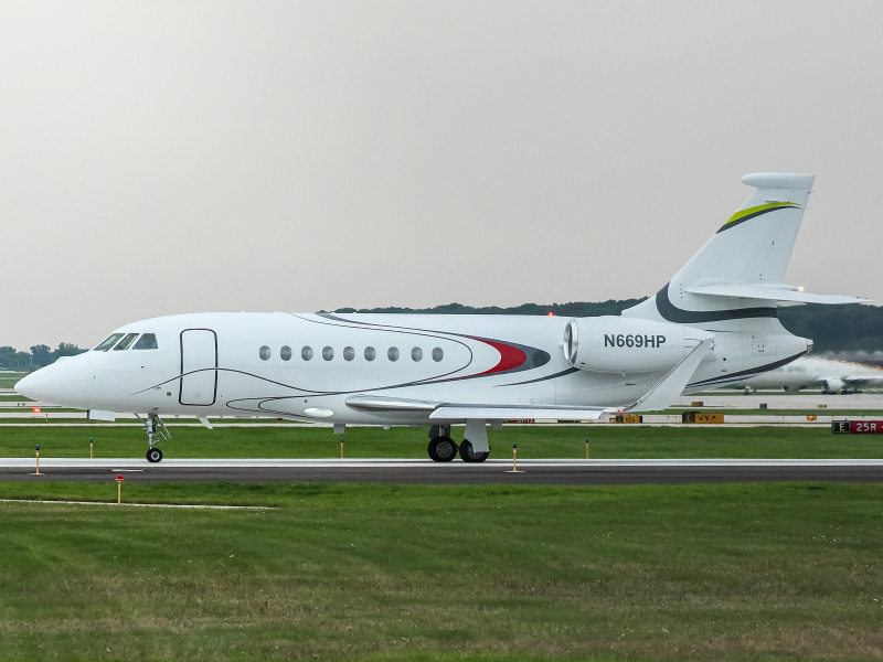 Photo of N669HP - PRIVATE Dassault Falcon 2000EX at MKE on AeroXplorer Aviation Database