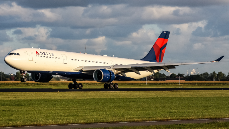 Photo of N821NW - Delta Airlines Airbus A330-300 at AMS on AeroXplorer Aviation Database