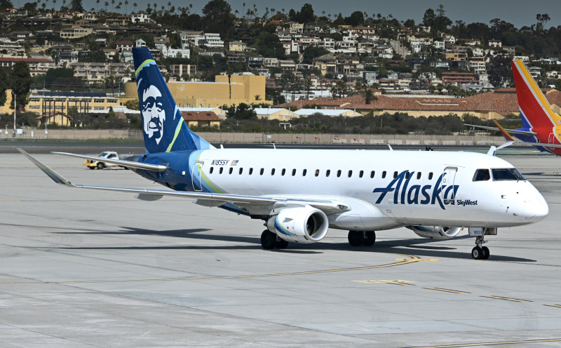 Photo of N185SY - Alaska Airlines Embraer E175 at SAN on AeroXplorer Aviation Database