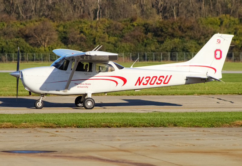 Photo of N30SU - PRIVATE  Cessna 172 at LUK on AeroXplorer Aviation Database