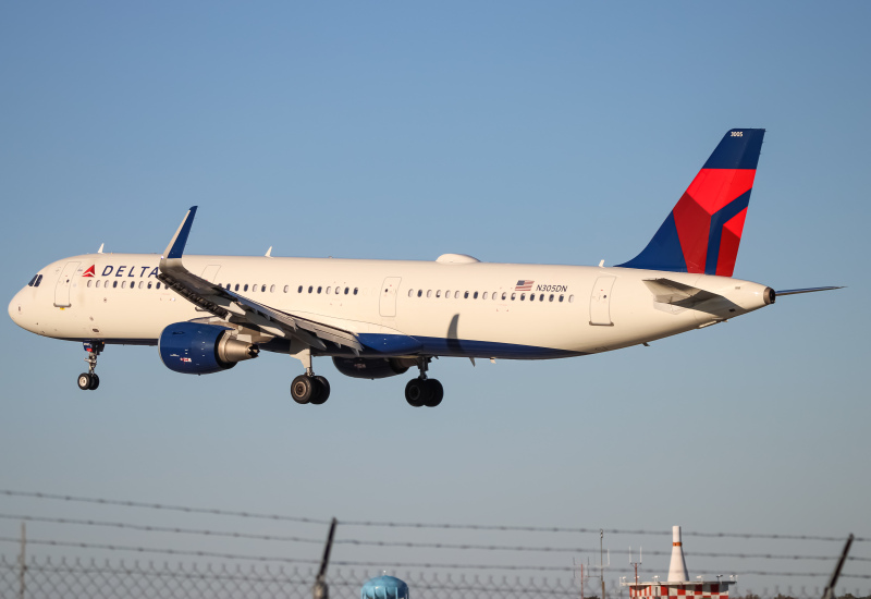 Photo of N305DN - Delta Airlines Airbus A321-200 at BWI on AeroXplorer Aviation Database
