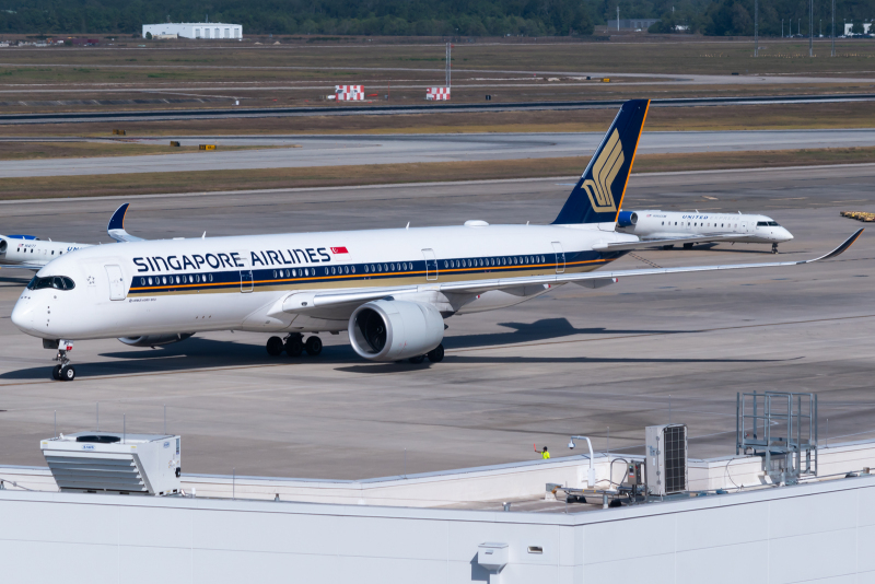 Photo of 9V-SMS - Singapore Airlines Airbus A350-900 at IAH on AeroXplorer Aviation Database