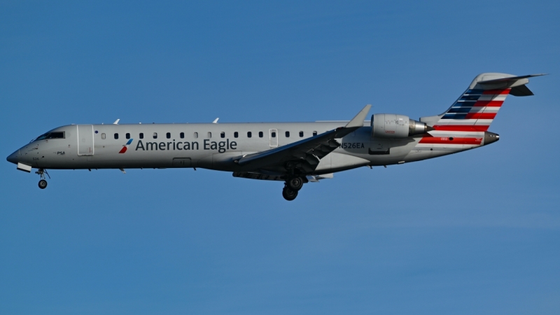 Photo of N526EA - American Eagle Mitsubishi CRJ-700 at DCA on AeroXplorer Aviation Database