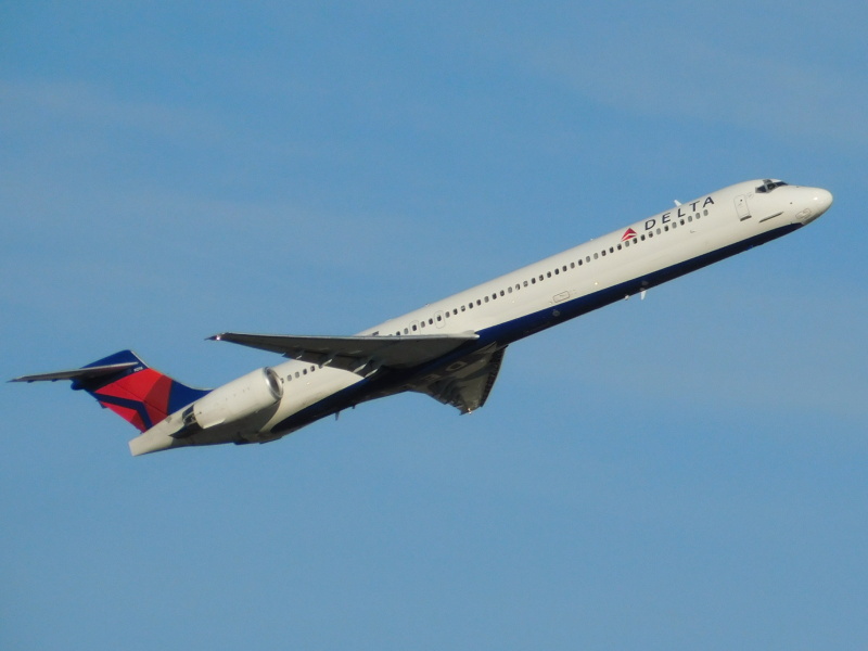Photo of   - Delta Airlines Mcdonnell Douglas MD90 at MKE on AeroXplorer Aviation Database