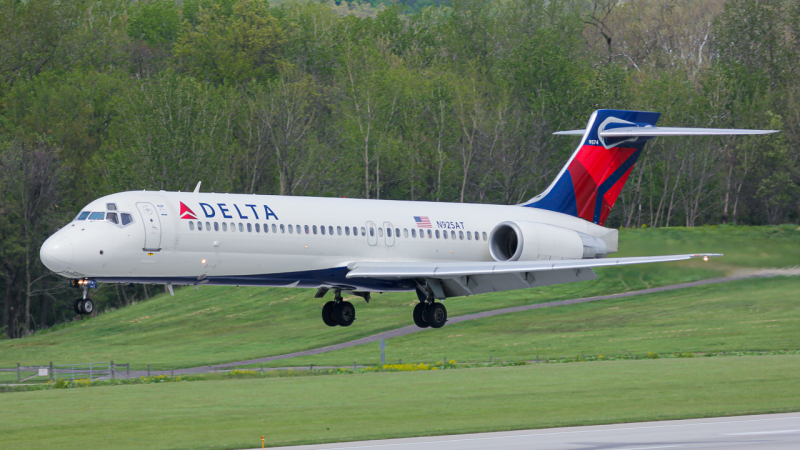 Photo of N925AT - Delta Airlines Boeing 717-200 at CMH on AeroXplorer Aviation Database
