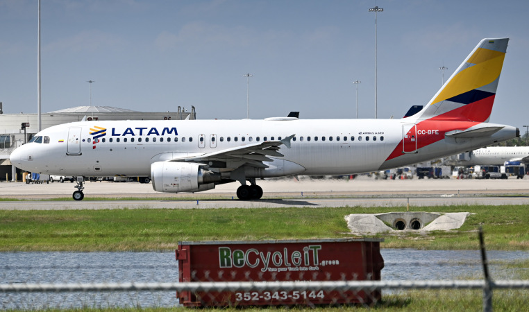 Photo of CC-BFE - LATAM Airbus A320 at MCO on AeroXplorer Aviation Database