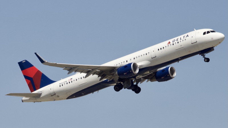 Photo of N362DN - Delta Airlines Airbus A321-200 at IAH on AeroXplorer Aviation Database