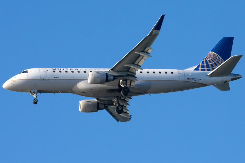 Photo of N121SY - United Express Embraer E175 at SFO on AeroXplorer Aviation Database