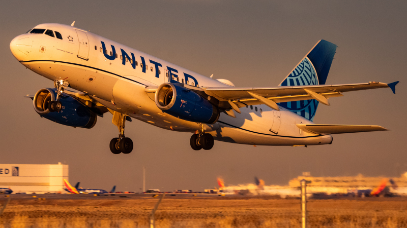 Photo of N834UA - United Airlines Airbus A319 at DEN on AeroXplorer Aviation Database