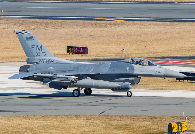 Photo of 88-0405 - USAF - United States Air Force General Dynamics F-16 Fighting Falcon at ACY on AeroXplorer Aviation Database